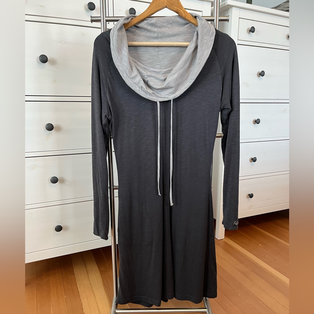Women's Kuhl Dark Grey Dress with Grey Cowl Neck, size small